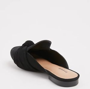 TORRID NWOT 7 W BLACK FAUX SUEDE BOW LOAFER MULE